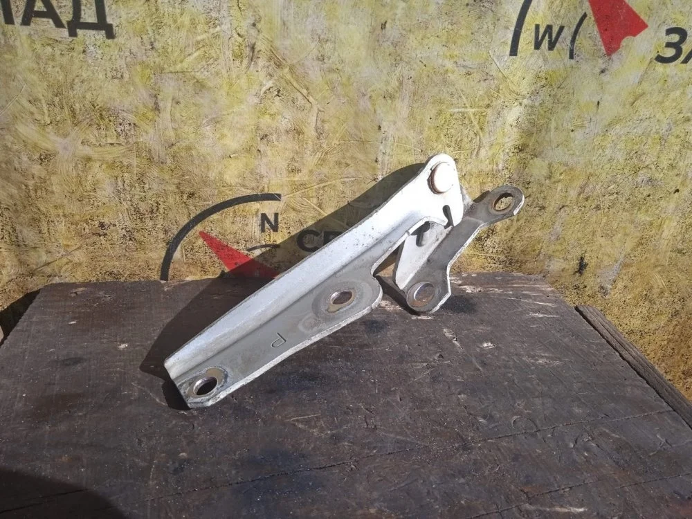 Петля капота Mitsubishi L200 2011 MR473530 KB4T 4D56-6-DFL, правая