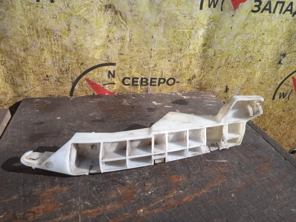 Кронштейн бампера Mitsubishi L200 2011 MN146319 KB4T 4D56-6-DFL, передний левый