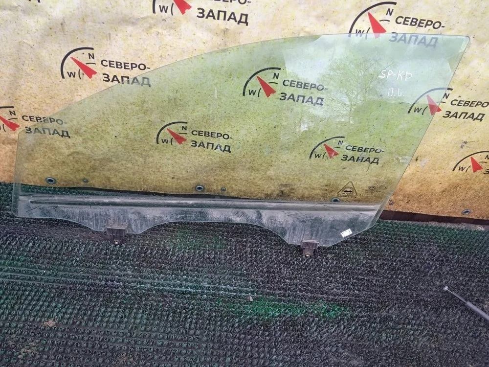 Стекло двери Kia Sportage 2012 824113U000A SL G4KD, переднее левое