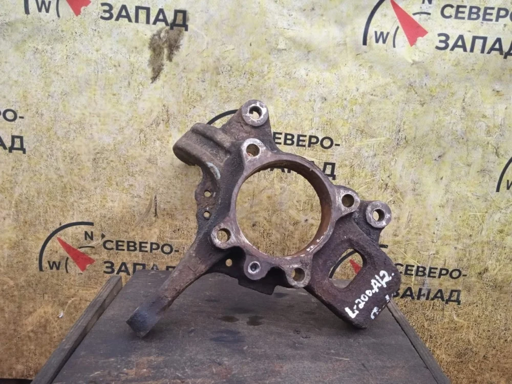 Кулак поворотный Mitsubishi L200 2011 MR992378 KB4T 4D56-6-DFL, передний правый