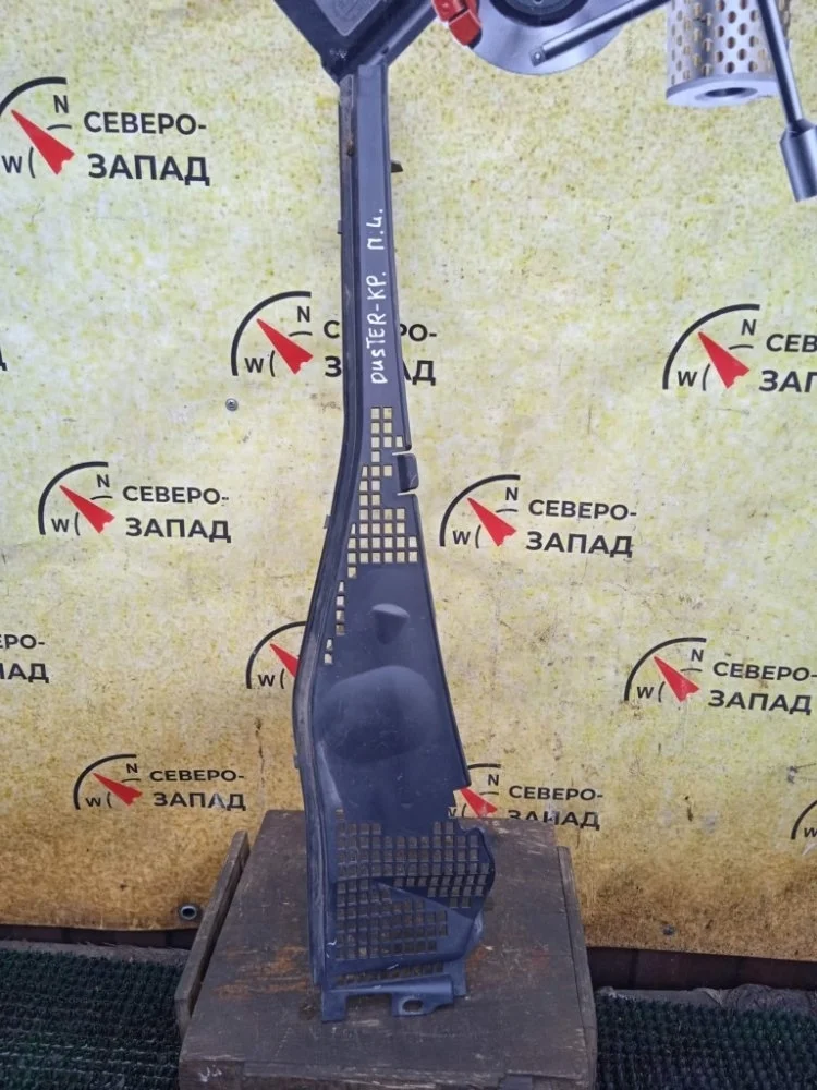 Жабо Renault Duster 2013 8200825457 X79 K4M690, левое