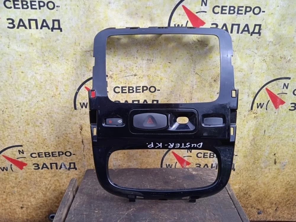 Рамка магнитофона Renault Duster 2013 682607294R X79 K4M690