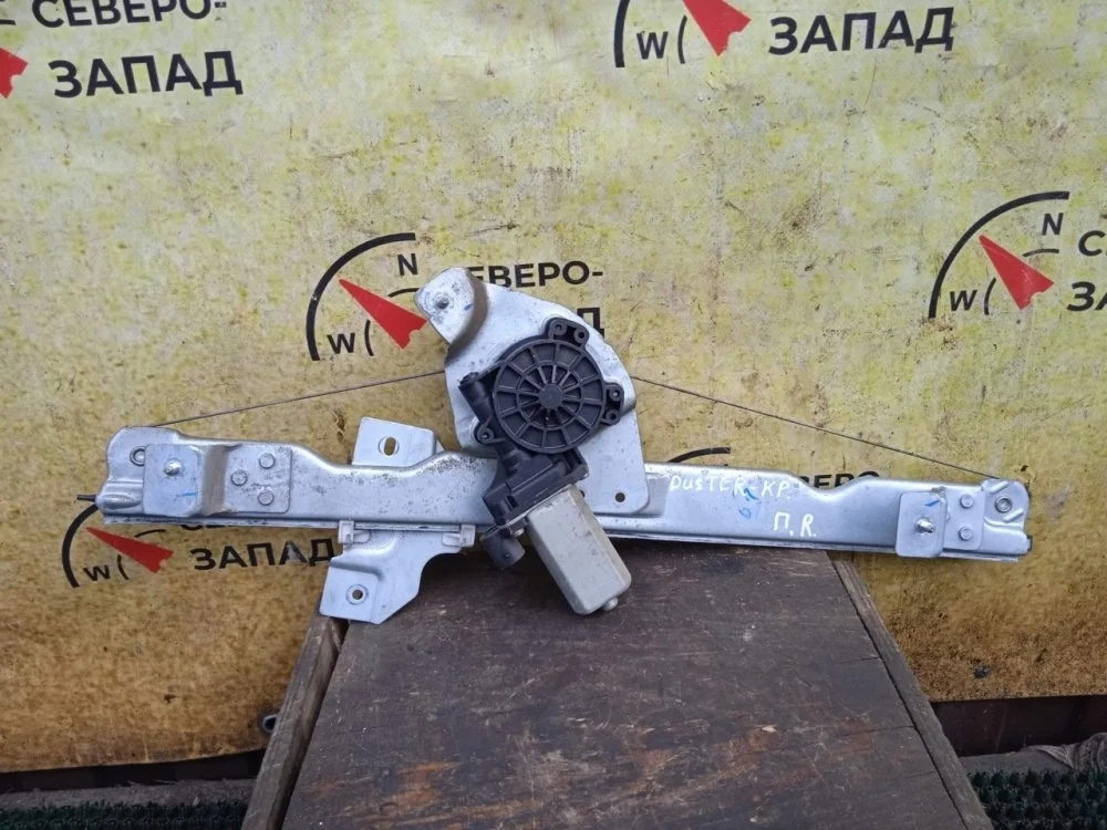 Стеклоподьемник Renault Duster 2013 8200733828 X79 K4M690, передний правый