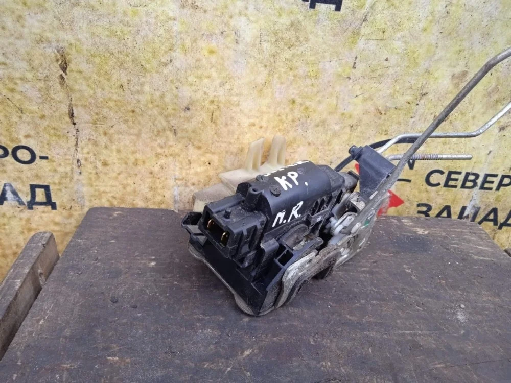 Замок двери Renault Duster 2013 805029387R X79 K4M690, передний правый