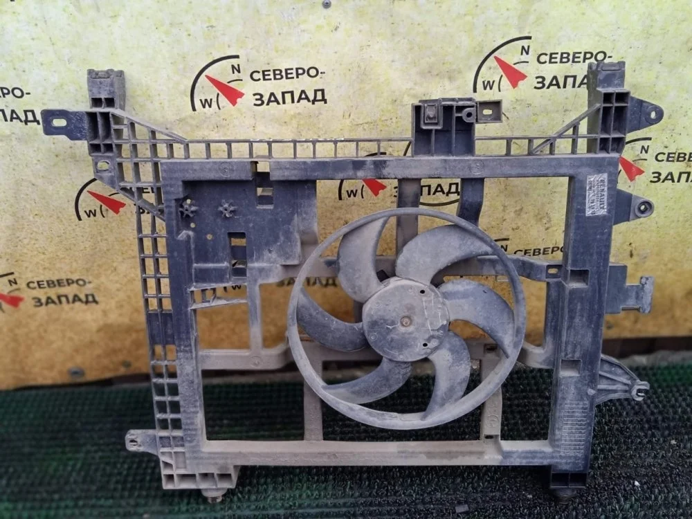 Диффузор радиатора Renault Duster 2013 8200880554 X79 K4M690