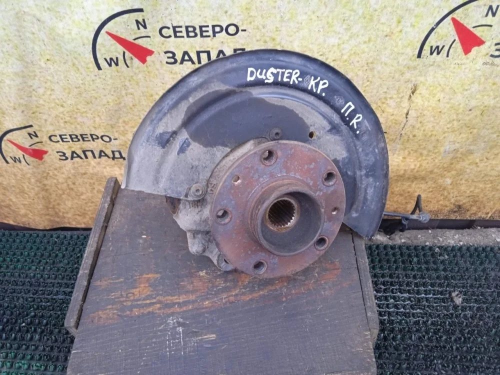 Кулак поворотный Renault Duster 2013 8200881916 X79 K4M690, передний правый
