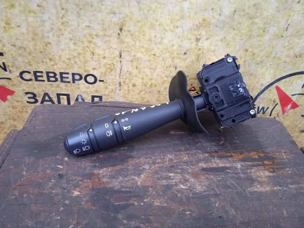 Подрулевой переключатель поворотников Renault Logan 2012 6001551360 L90 K4M690