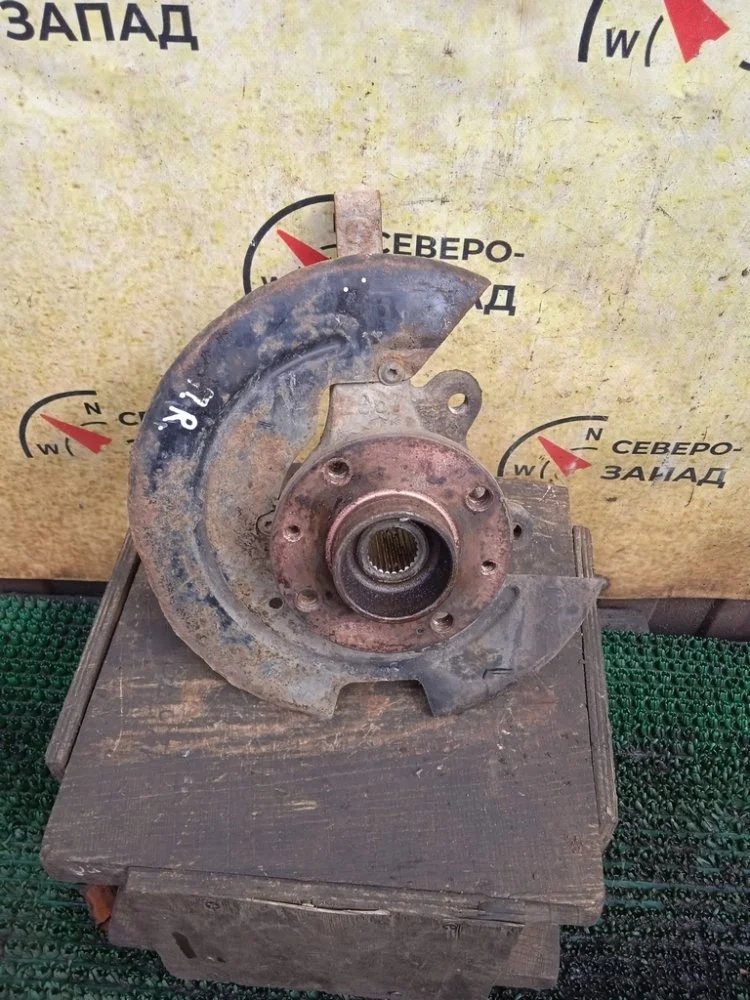 Кулак поворотный Renault Logan 2012 6001548867 L90 K4M690, правый