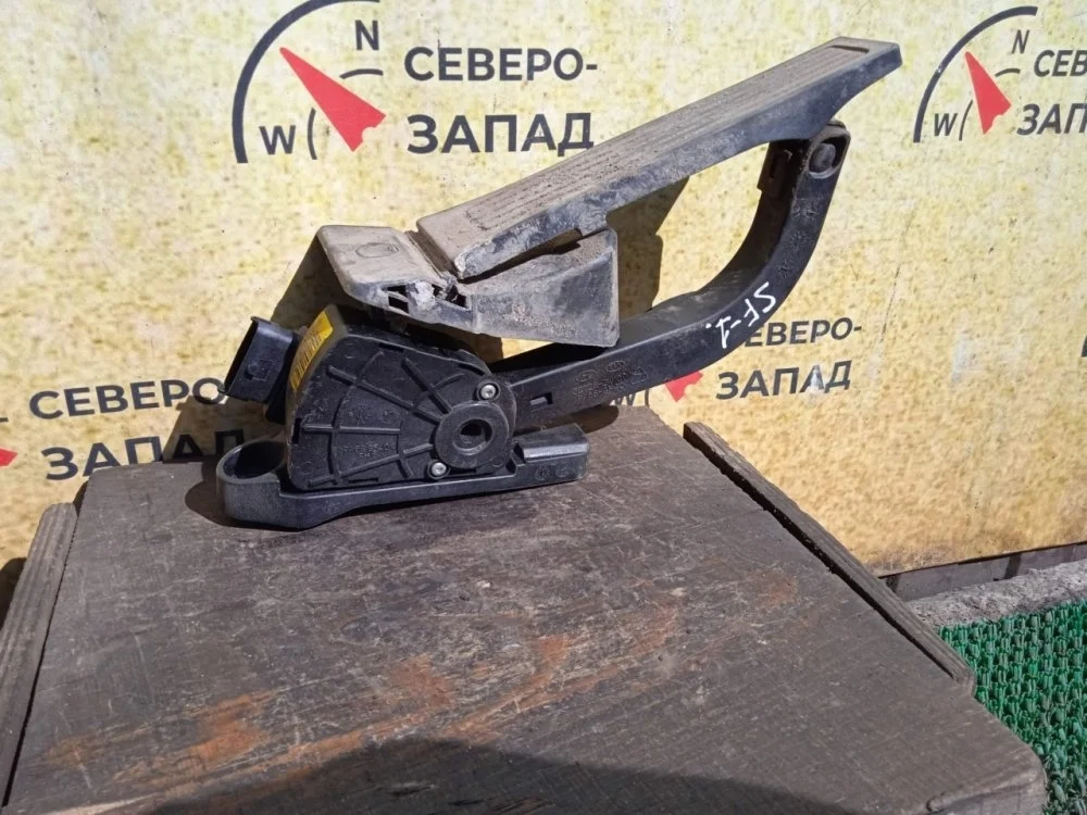 Педаль газа Hyundai Santa Fe 2012 327002W110 DM D4HB