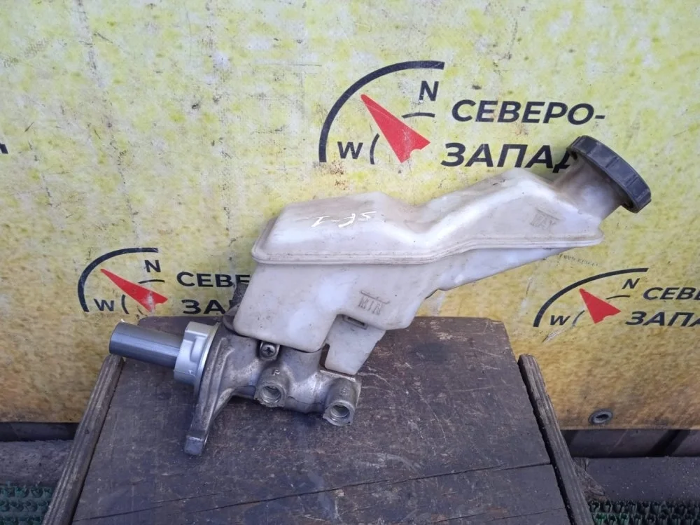 Главный тормозной цилиндр Hyundai Santa Fe 2012 585102W820 DM D4HB