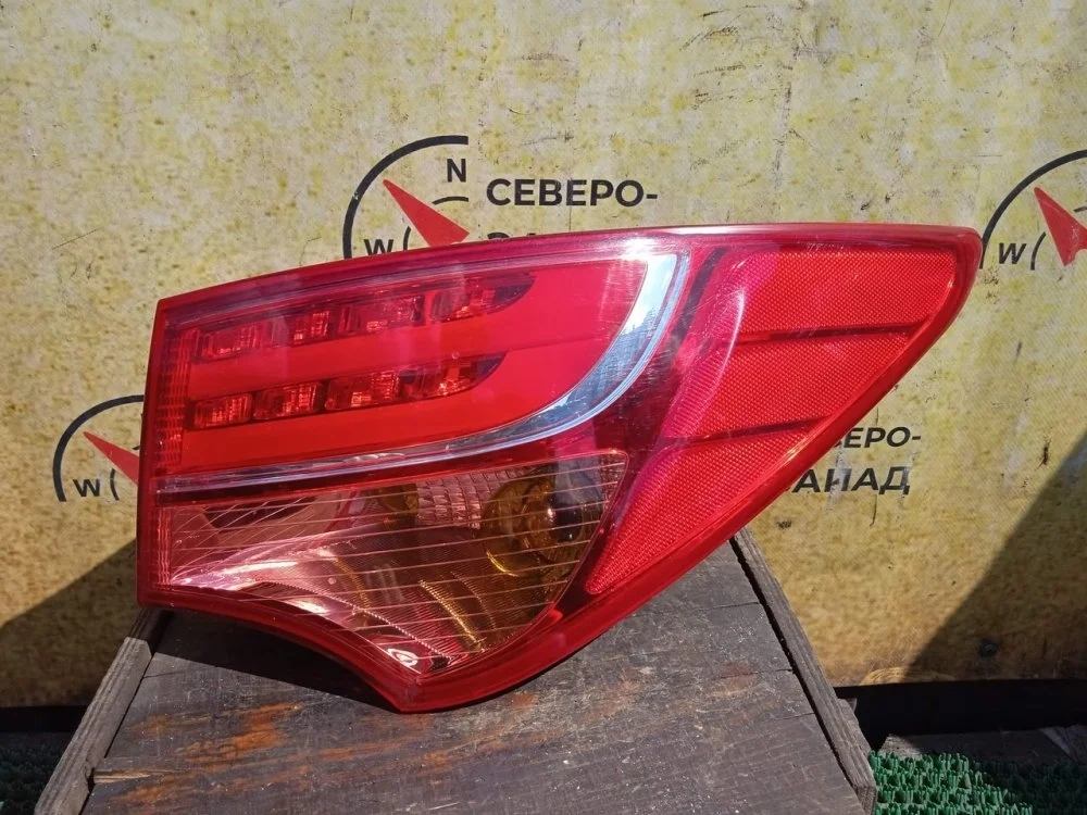 Фонарь наружний Hyundai Santa Fe 2012 924022W130 DM D4HB, правый