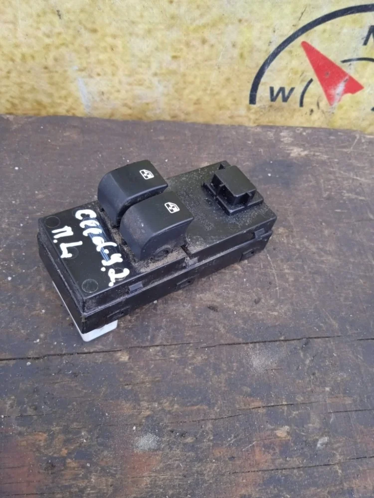 Блок управления стеклоподъемниками Kia Ceed 2008 935701H020EQ ED G4FC