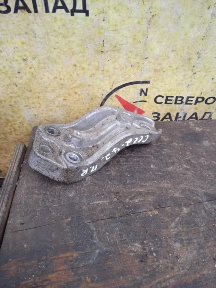 Кронштейн двигателя Kia Ceed 2008 218152H000 ED G4FC, правый