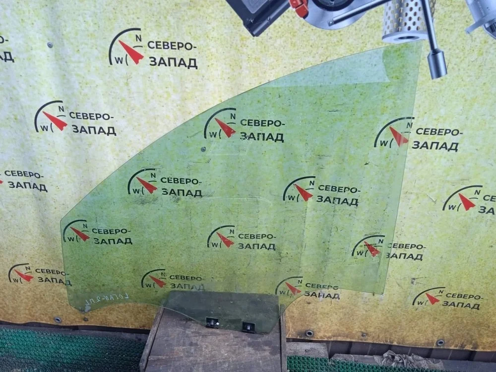 Стекло двери Renault Logan 2017 803017281R L52 K7M812, переднее левое