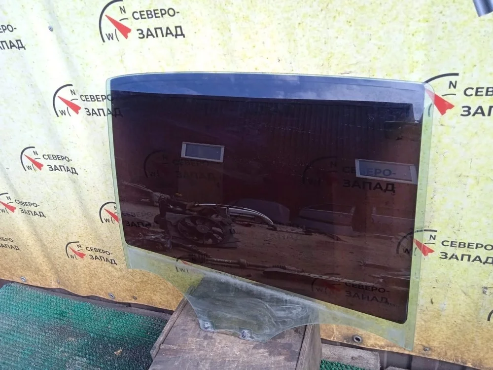 Стекло двери Renault Logan 2017 823008827R L52 K7M812, заднее правое