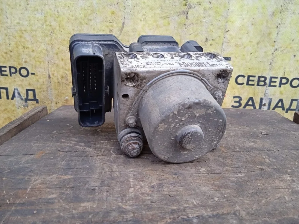 Блок управления ABS Renault Logan 2017 476600829R L52 K7M812