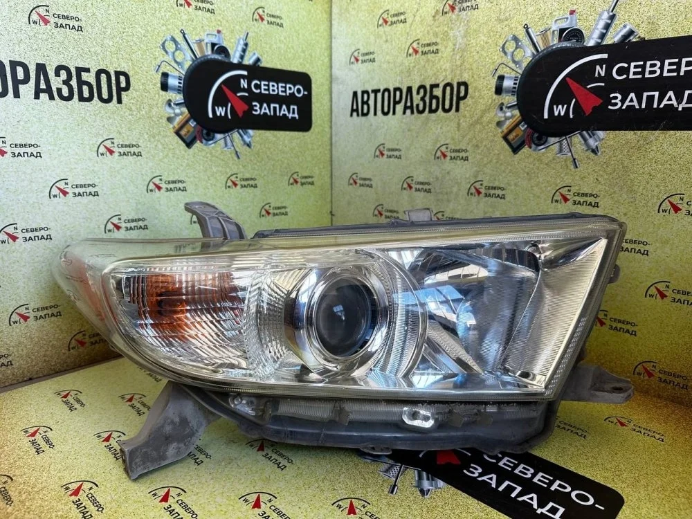 Фара Toyota Highlander 2012 8113048A30 GSU45 2GRFE, правая