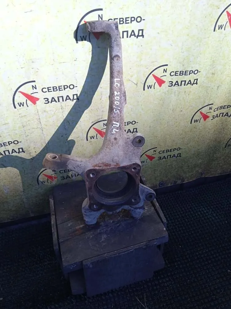 Кулак поворотный Toyota Land Cruiser 2009 4321260190 VDJ200 1VDFTV, передний левый