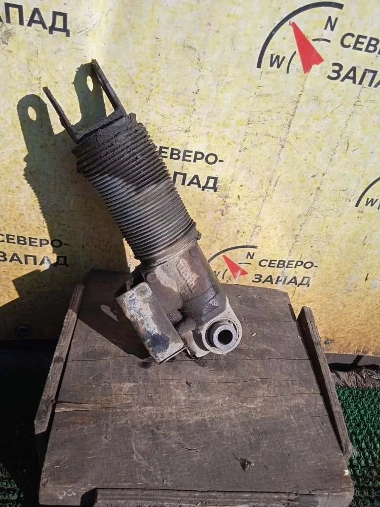 Цилиндр гидроподвески Toyota Land Cruiser 2009 4887660021 VDJ200 1VDFTV, передний