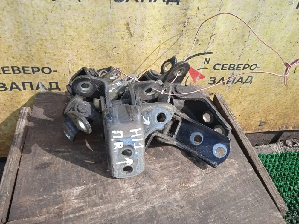 Петля двери Toyota Highlander 2012 6876020122 GSU45 2GRFE, задняя левая