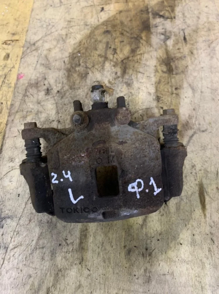 Суппорт тормозной Mitsubishi L200 2019 4605A201 SUV (4N15) UBT2985, передний левый