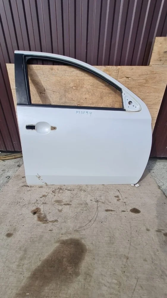 Дверь Mitsubishi L200 2019 5700B794 SUV (4N15) UBT2985, передняя правая