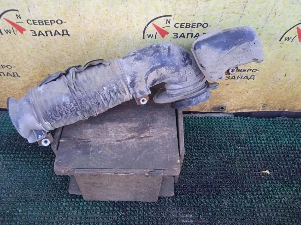 Воздуховод воздушного фильтра Toyota Land Cruiser 2009 1770951010 VDJ200 1VDFTV