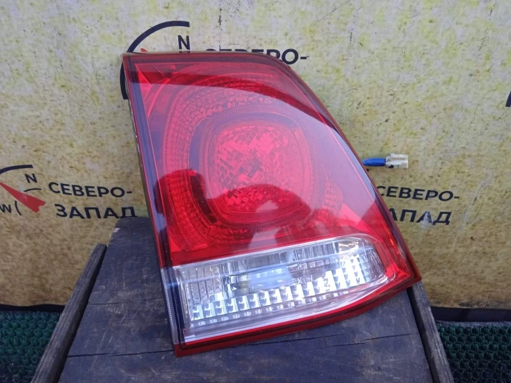 Фонарь внутренний Toyota Land Cruiser 2009 8159160210 VDJ200 1VDFTV, левый