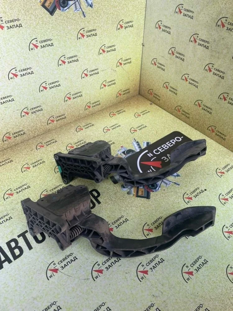 Педаль газа Opel Corsa 2011 55702022