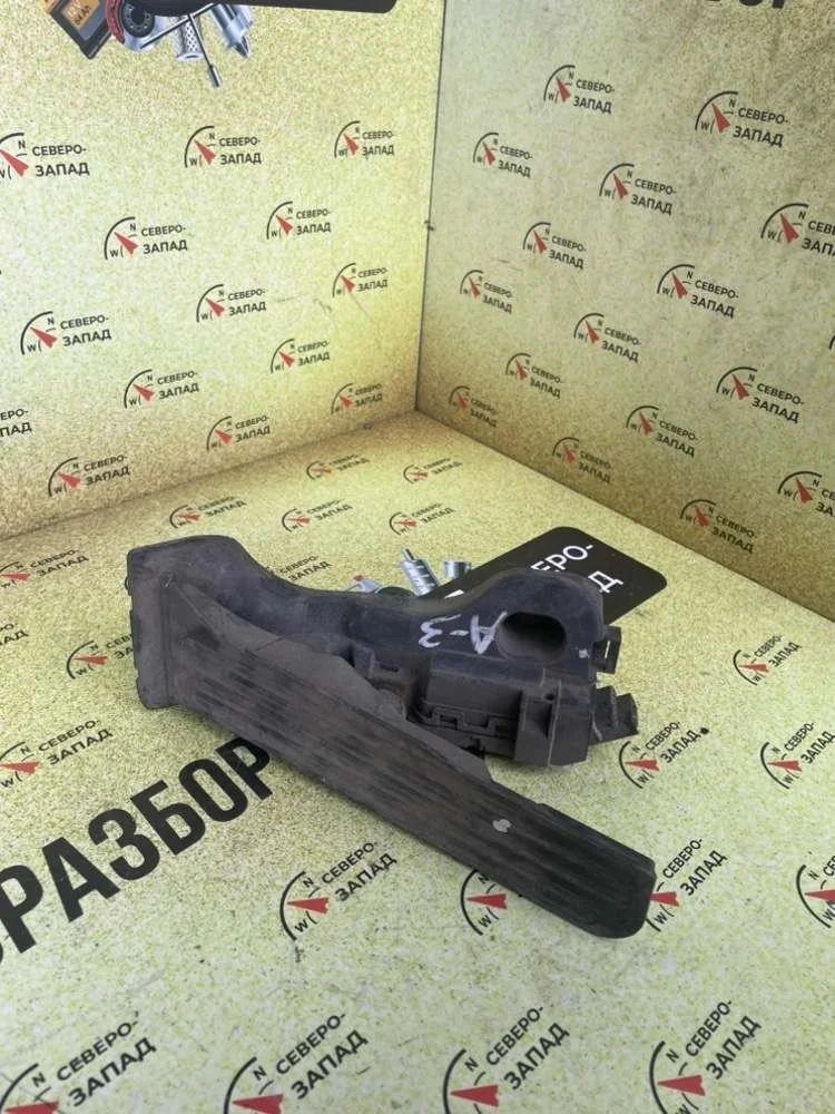 Педаль газа Audi A3 1K1723503L AXX