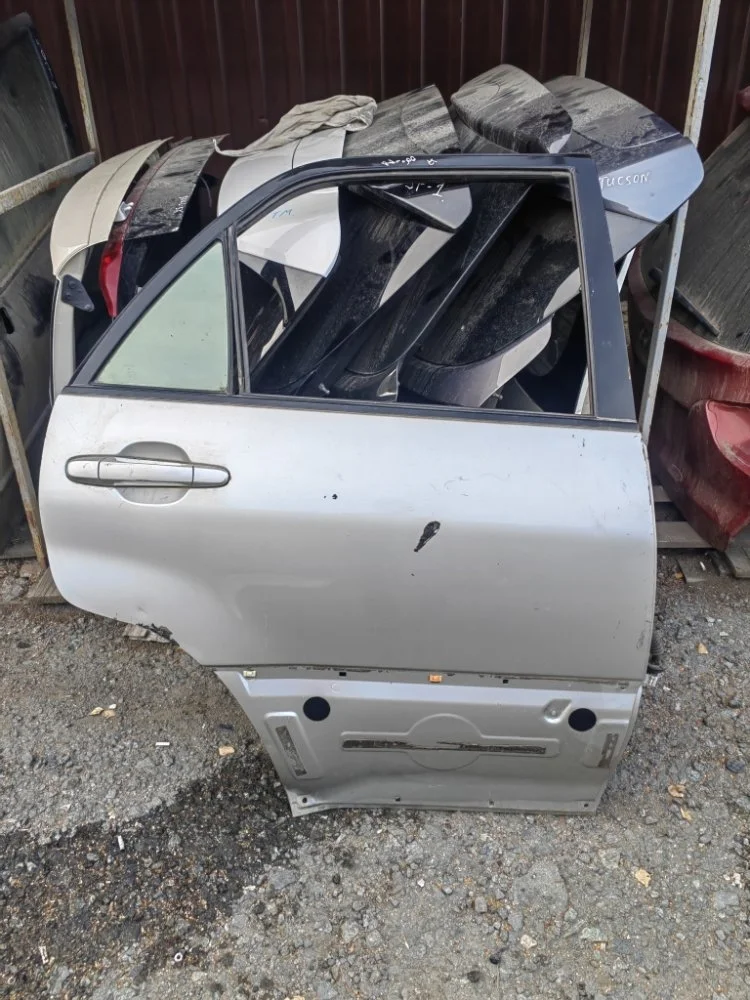 Дверь Lexus RX300 2000 6700348020 MCU15 1MZ, задняя правая