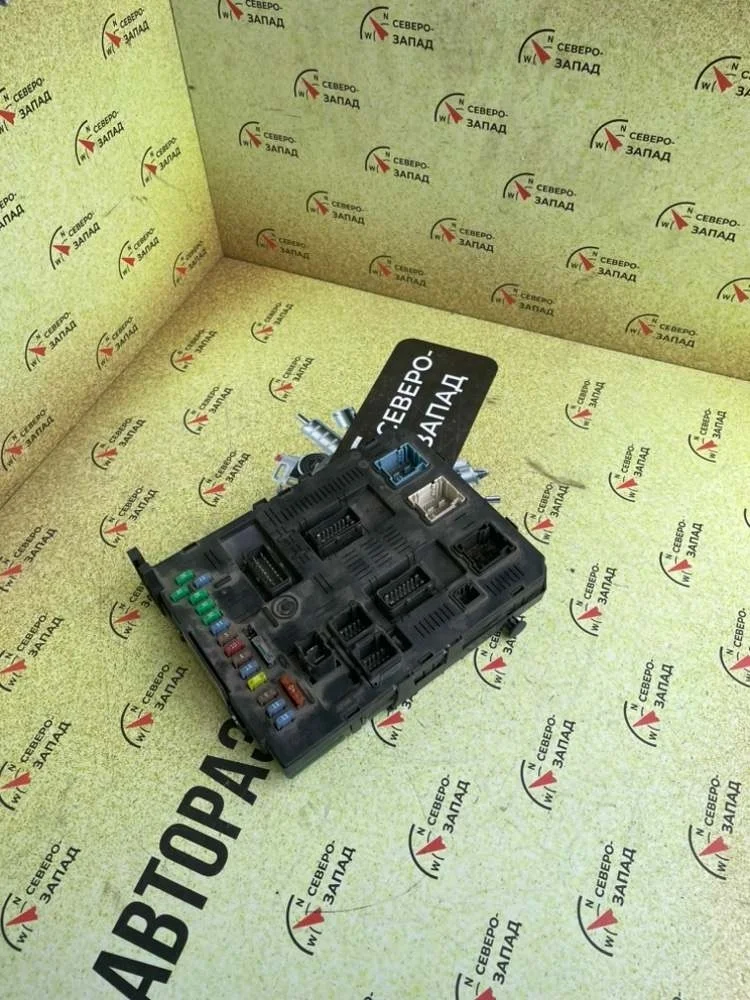 Блок предохранителей под капот Peugeot 307 2008 9661940480 HDI