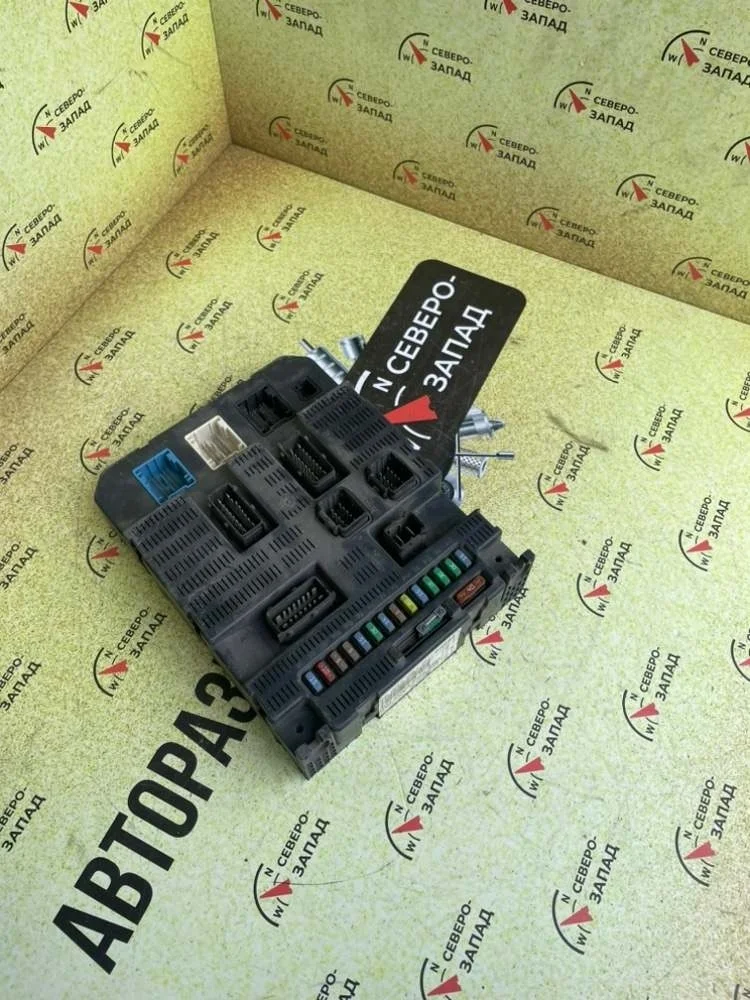 Блок предохранителей Peugeot 308 2007-2015 9663798180 EP6