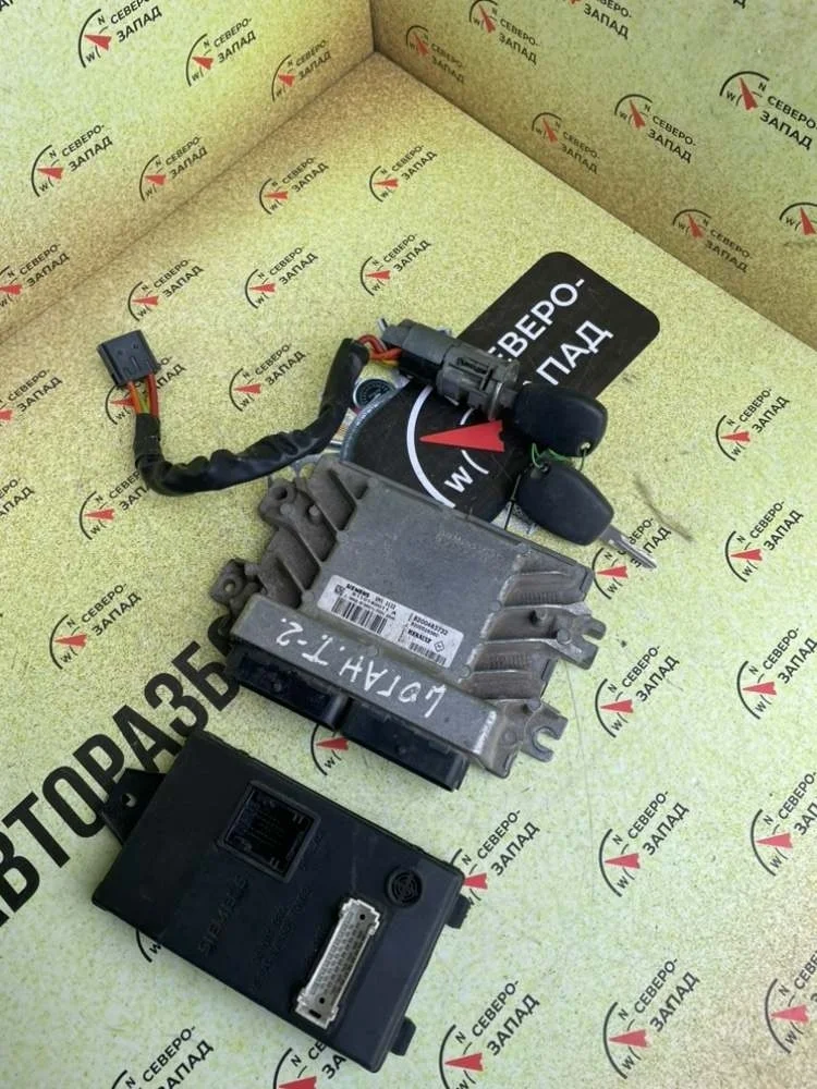 Блок управления двигателем Renault Logan 2006 8200483732 K7JA710