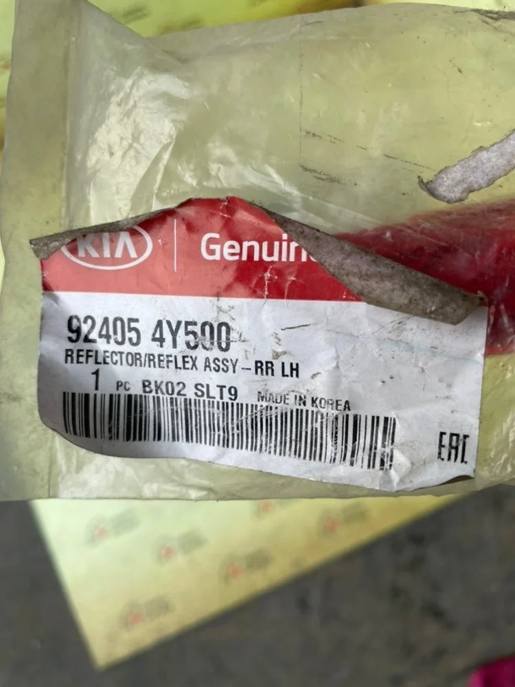 Отражатель Kia Rio 924054Y500 UB G4FA, задний