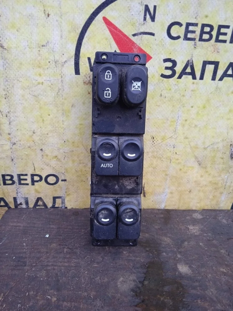 Блок управления стеклоподъемниками Hyundai Solaris 2016 935701R411RDR RB G4FC