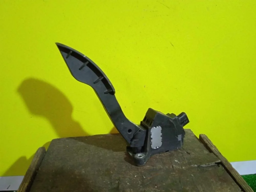 Педаль газа Toyota Corolla 2006 7811002020 150 1ZRFE