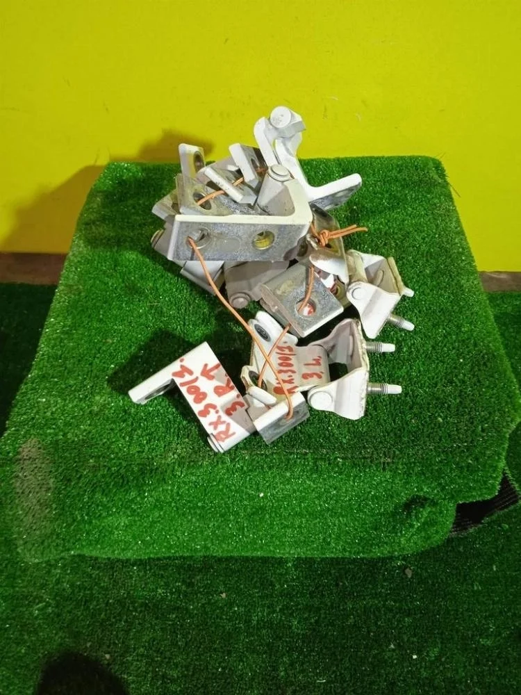 Петля двери Lexus RX300 2018 6871048010 AGL25L 8ARFTS, передняя правая