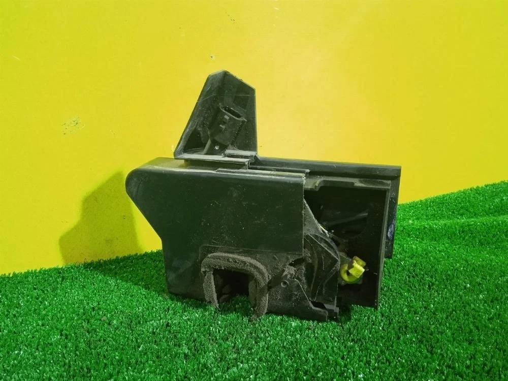 Замок двери Renault Logan 2019 825035141R L52 K7M812, задний левый