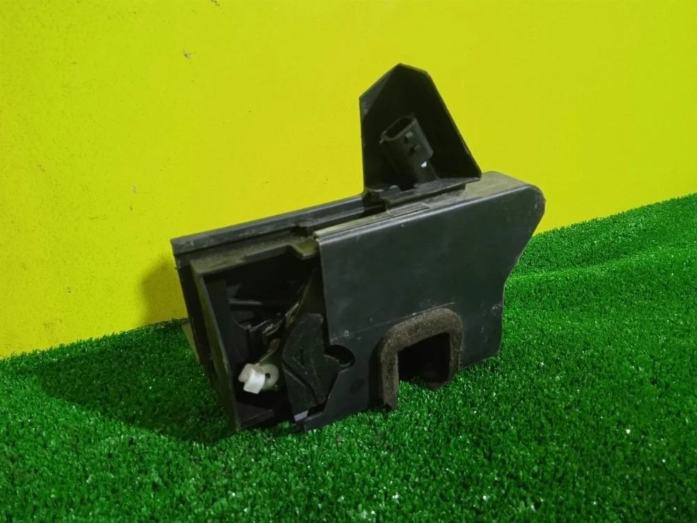 Замок двери Renault Logan 2019 805022808R L52 K7M812, передний правый