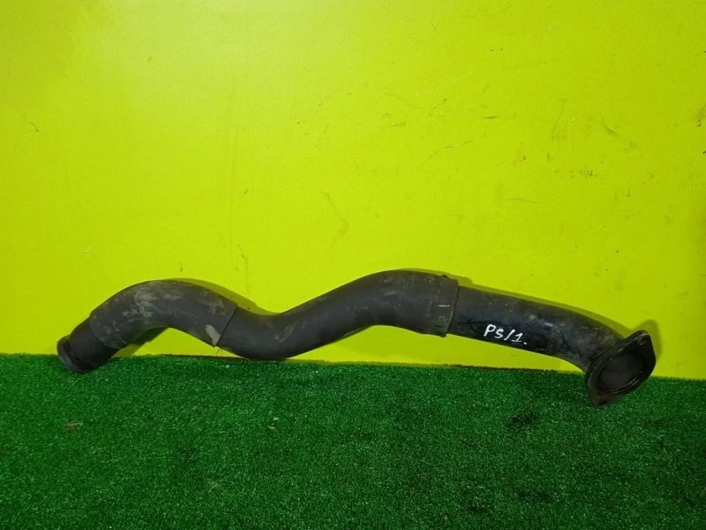 Патрубок интеркулера Mitsubishi Pajero Sport 2010 1505A057 KH 4D56-6-DEL, правый