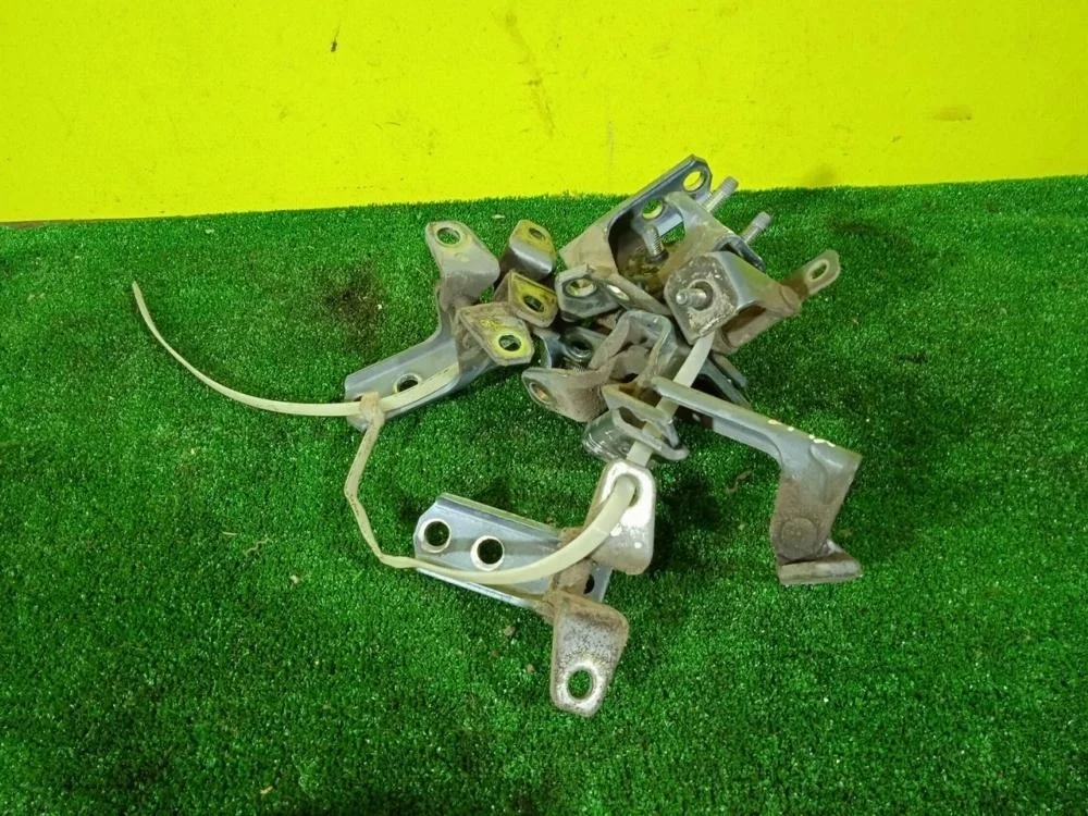 Петля двери Mitsubishi Outlander XL 2007 5702A006 CW 6B31-0-70L, передняя правая