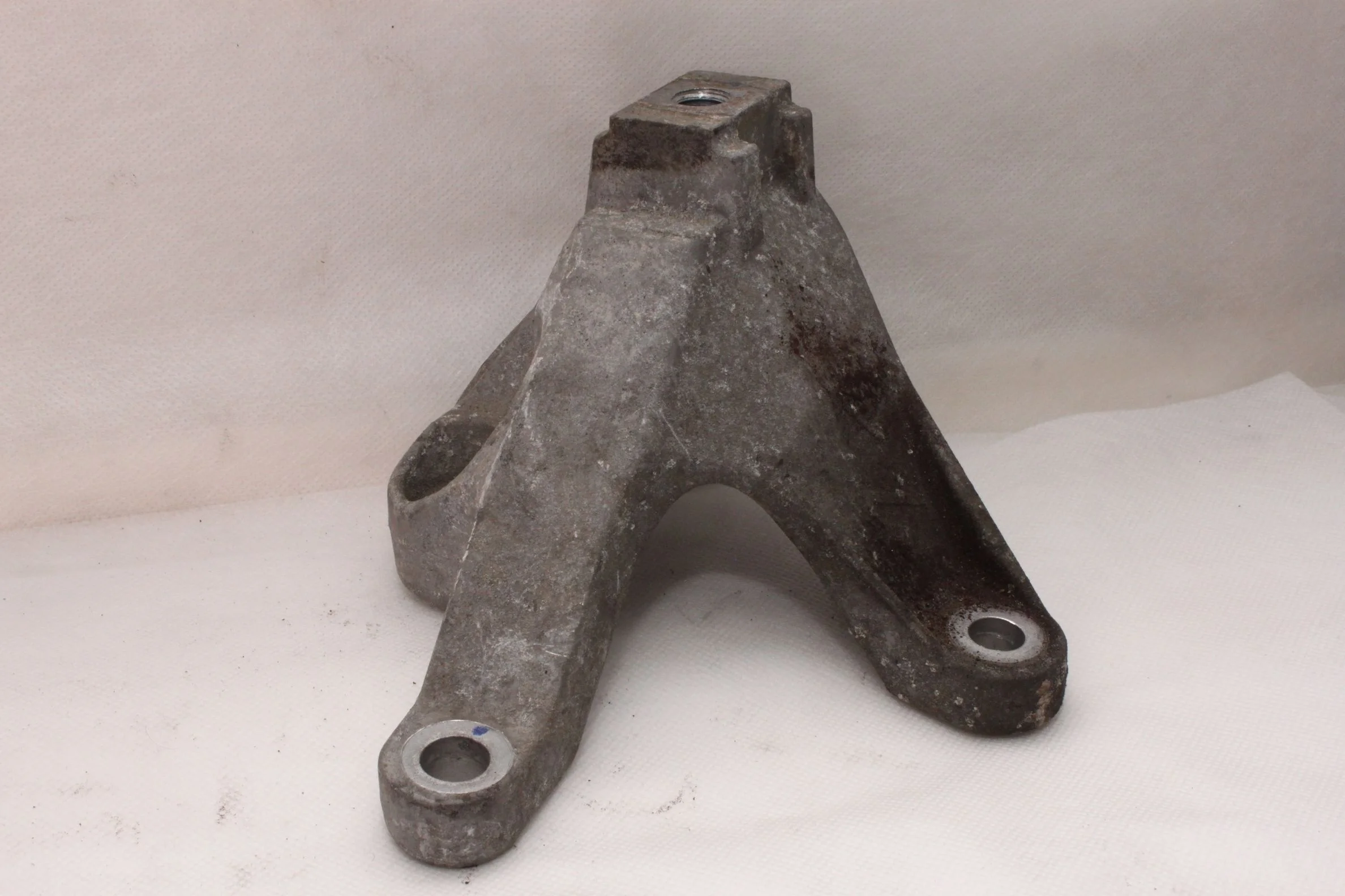 Кронштейн МКПП верхний левый 1.8,2.0 Форд Фокус 2