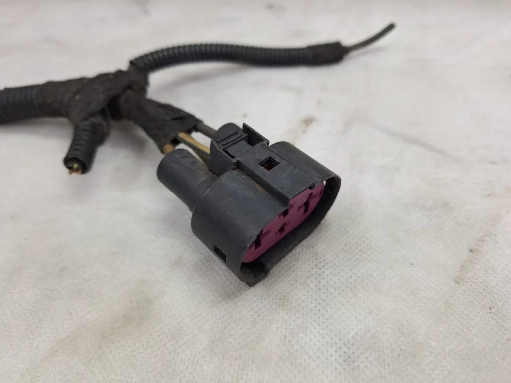 Разъем вентилятора ДВС 4 контакта Opel Astra J