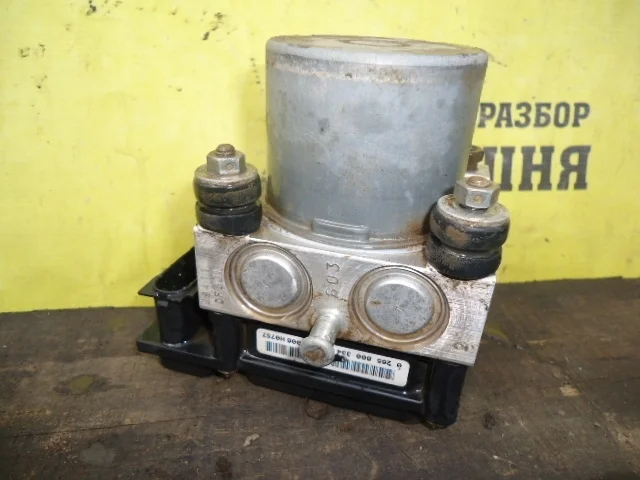 Блок управления ABS Nissan Primera 47660AV726 P12