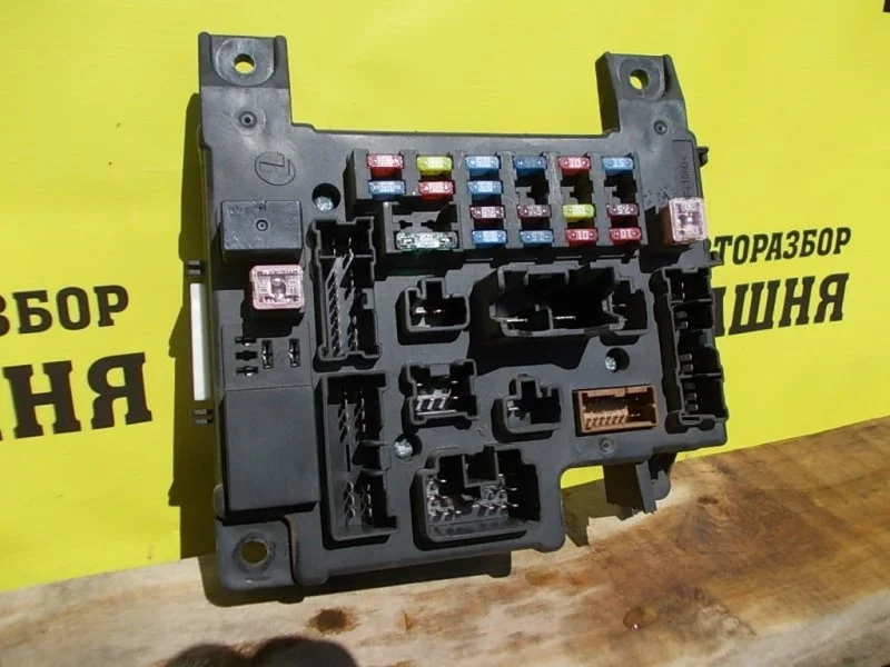 Блок предохранителей Mitsubishi Outlander XL 2007 8637A320 CW5W, задний