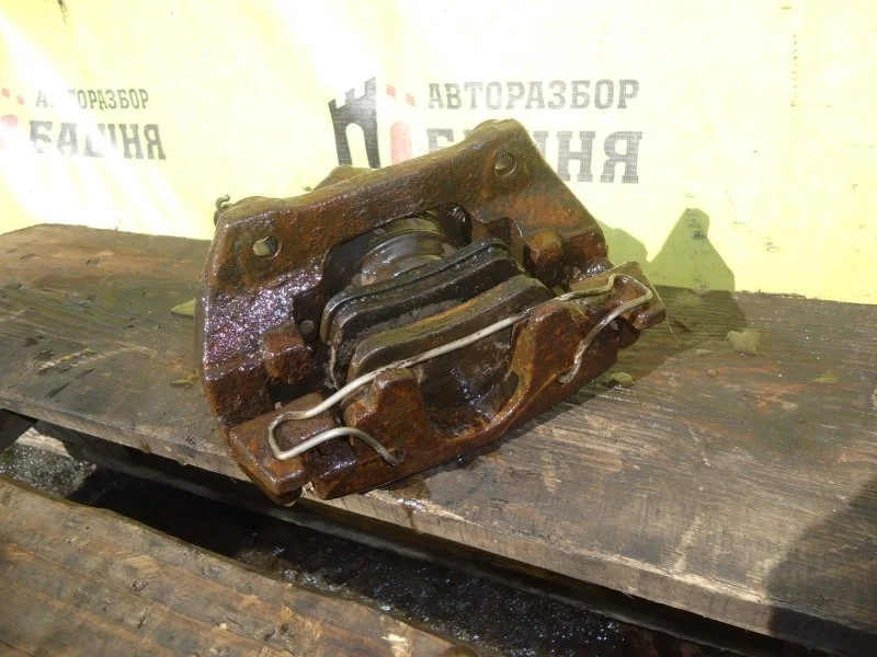 Суппорт тормозной Volvo S60 8251313, задний правый