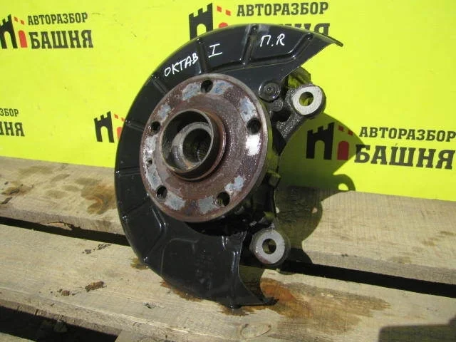 Кулак поворотный Skoda Octavia 1K0407256AA A5, передний правый