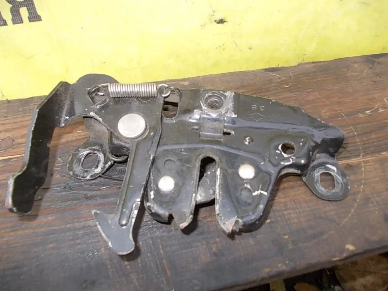 Замок капота Nissan Tiida 65601EL00C C11