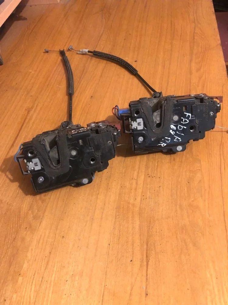 Замок двери Skoda Fabia 3B2837016AB 2, передний правый